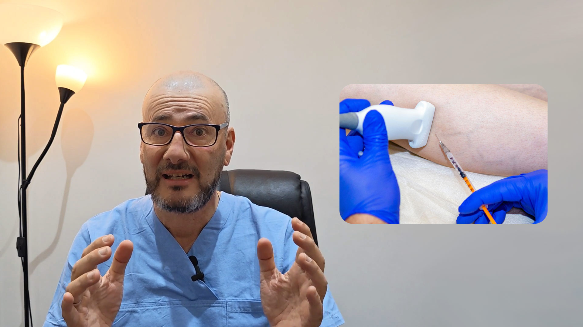 Doctor realizando una fleboesclerosis eco-guiada con microespuma en la pierna de un paciente.
